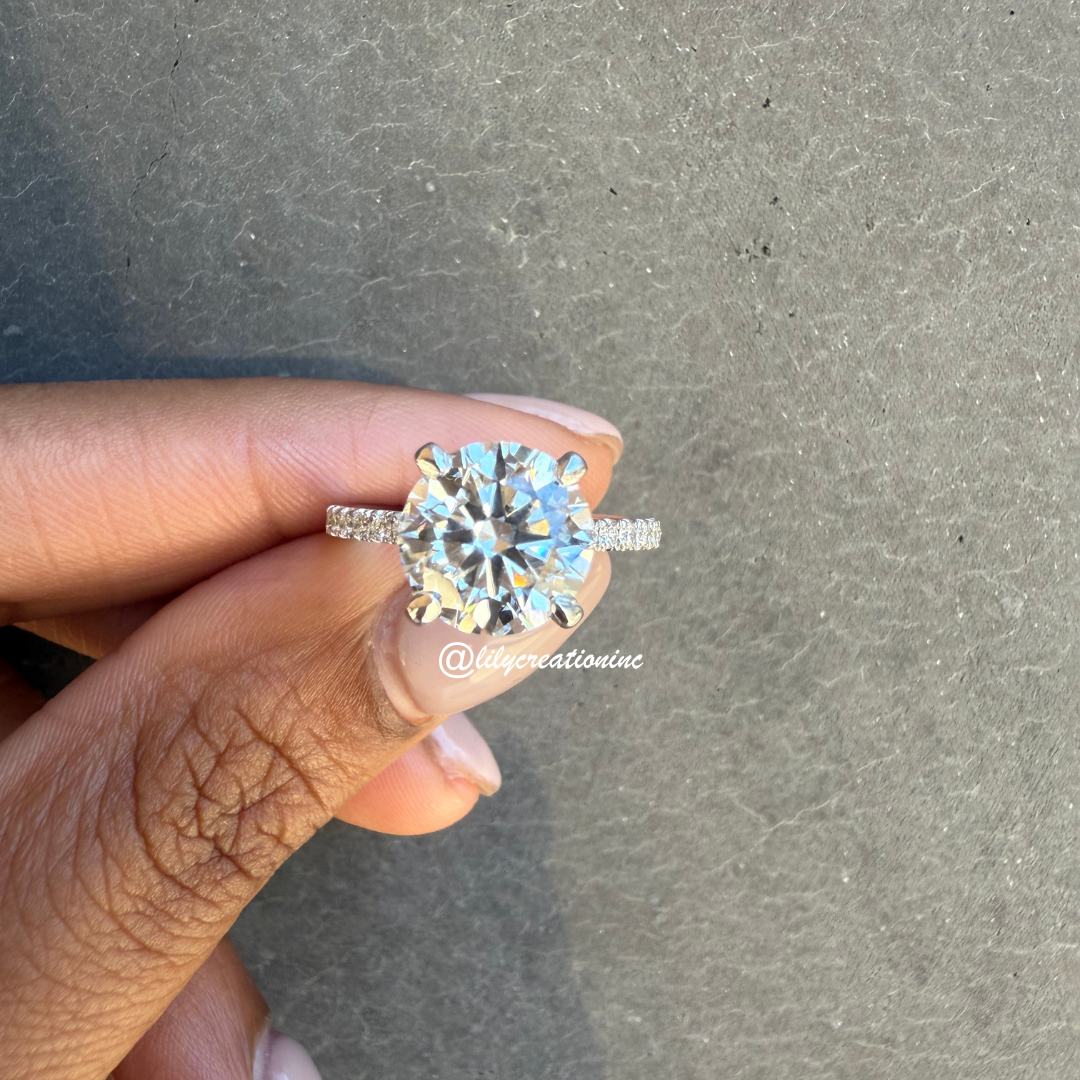 Round Diamond Engagement Ring With 1/2 Coverage Side Stones