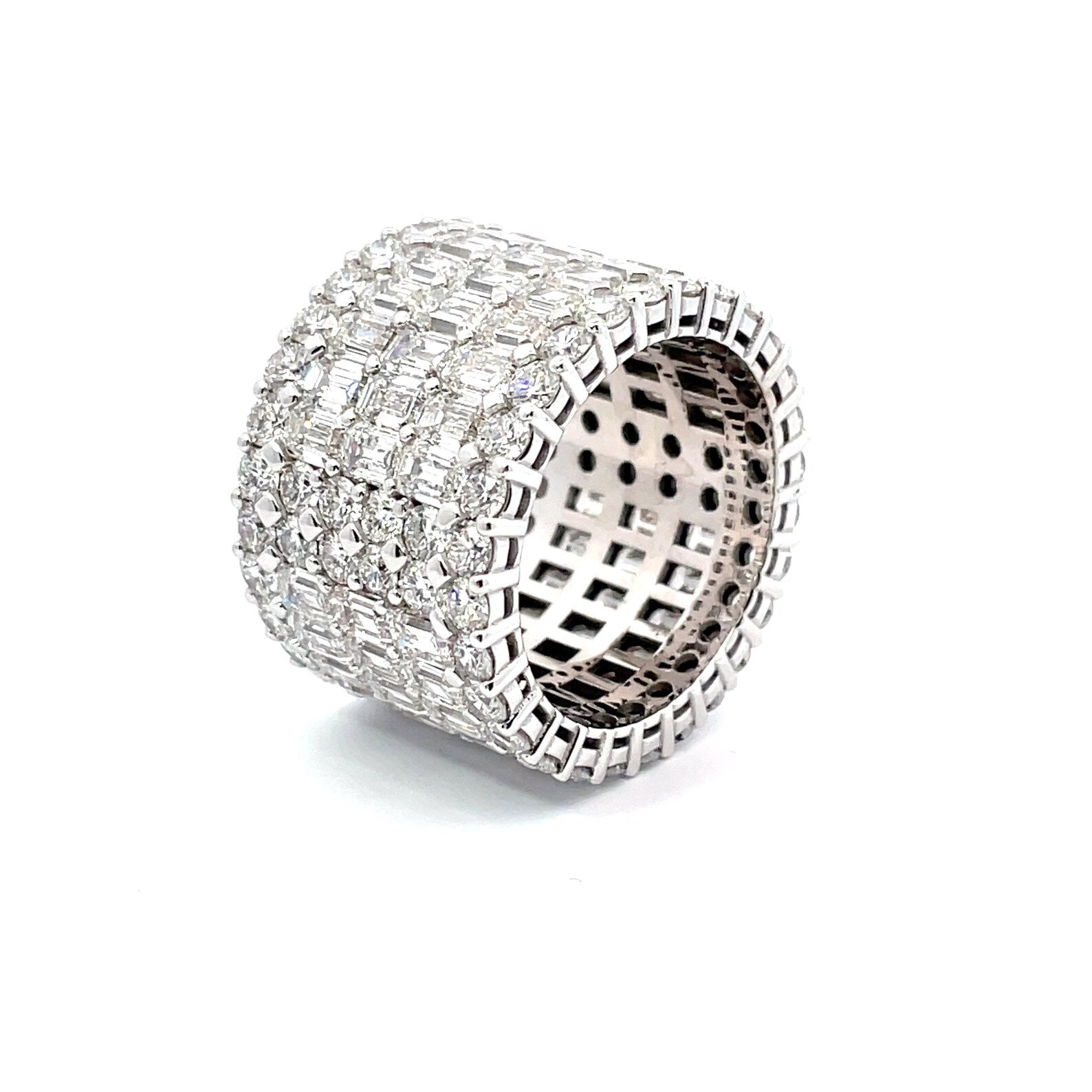 21.49 Carat 18mm Emerald & Round Cigar Diamond Eternity Band