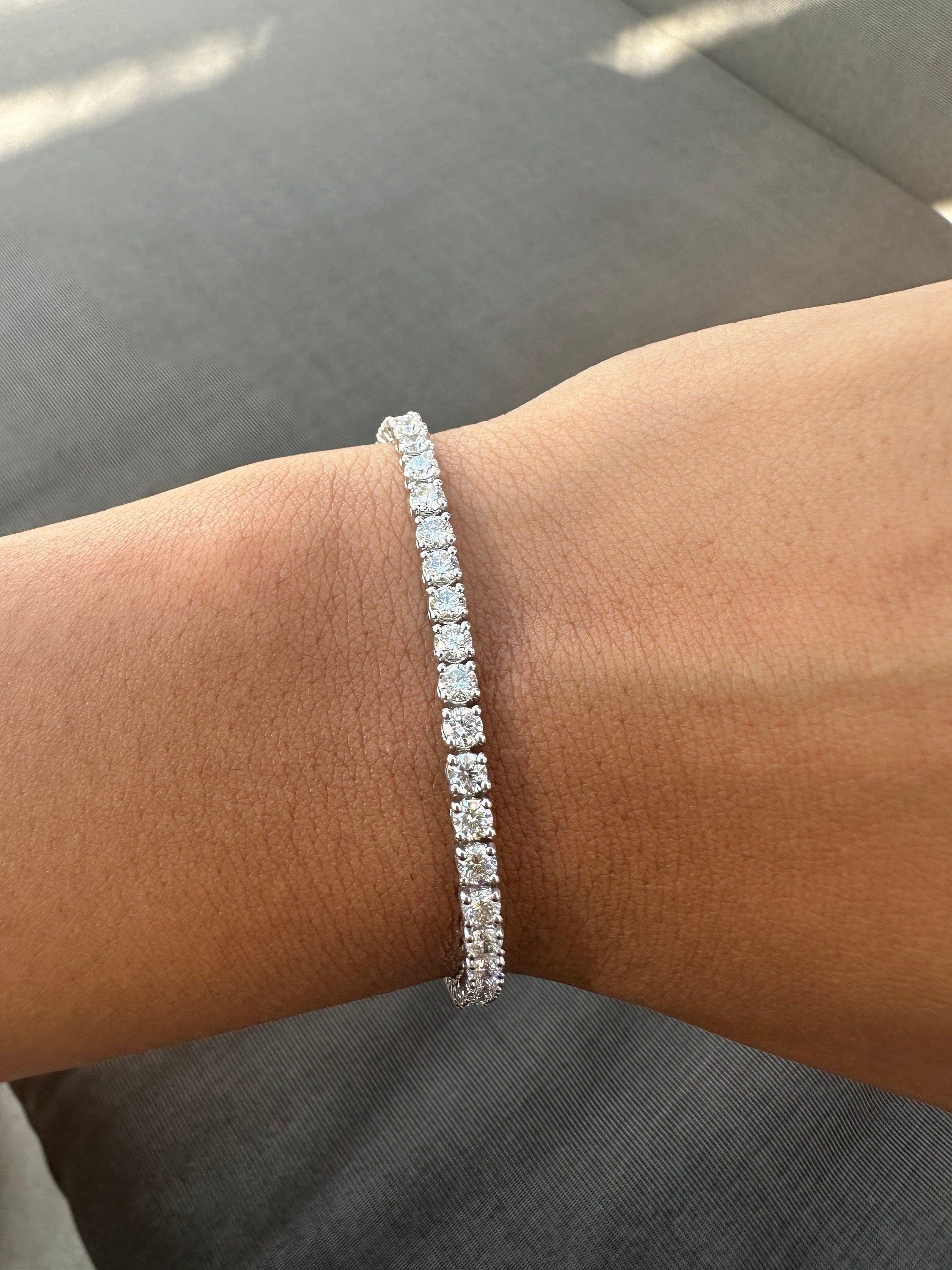 14K White Gold Rounded Diamond Tennis Bracelet