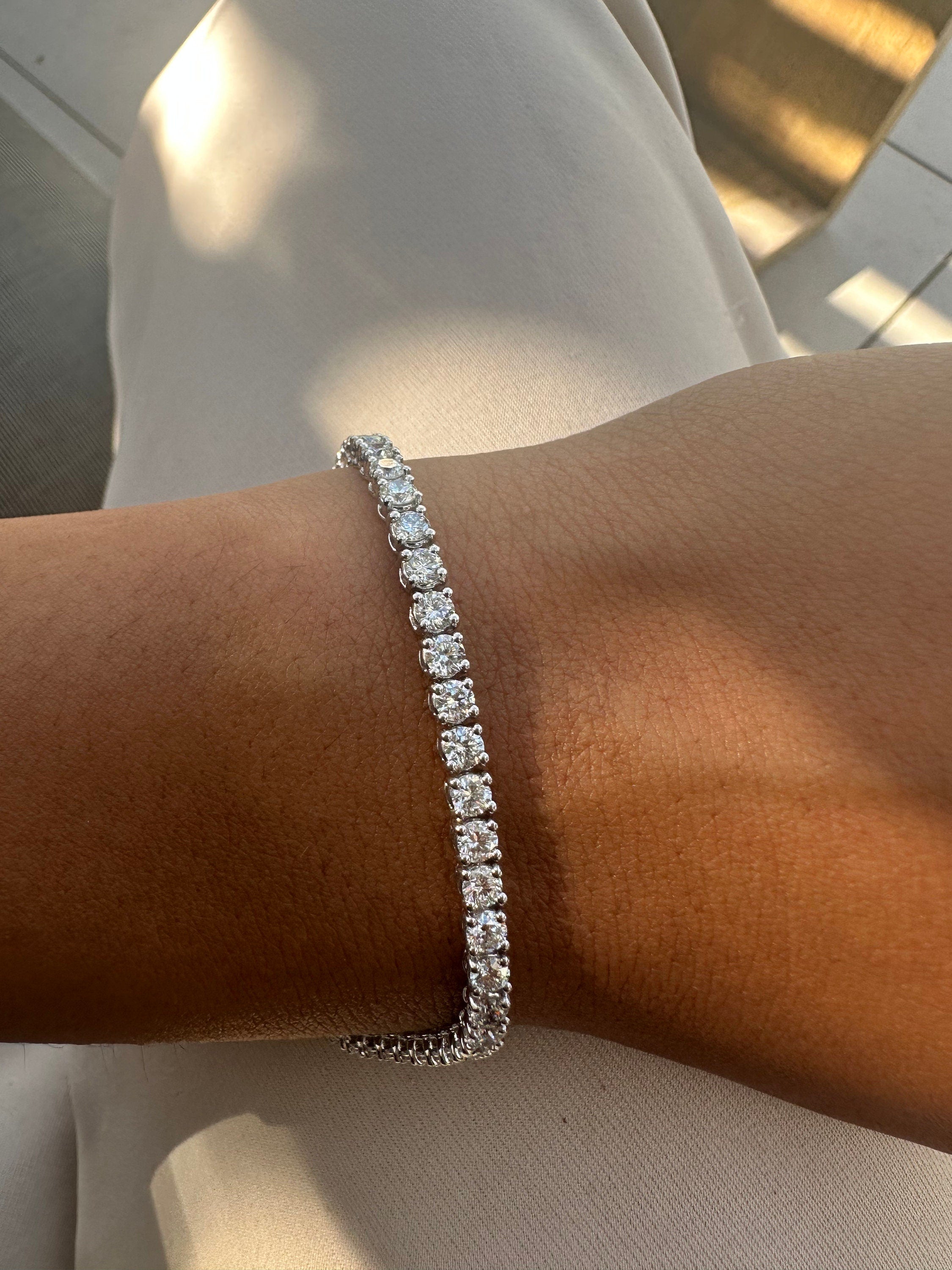 14K White Gold Rounded Diamond Tennis Bracelet