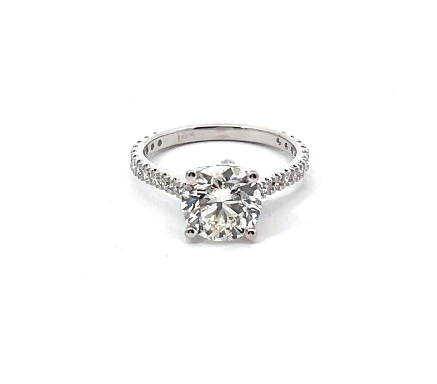 Round Lab Grown Diamond Engagement Ring