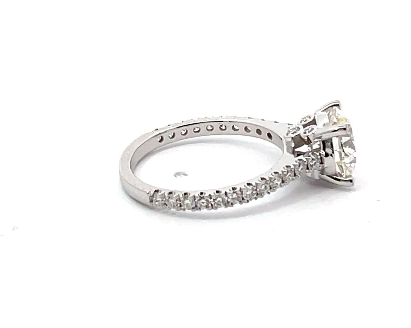Round Lab Grown Diamond Engagement Ring