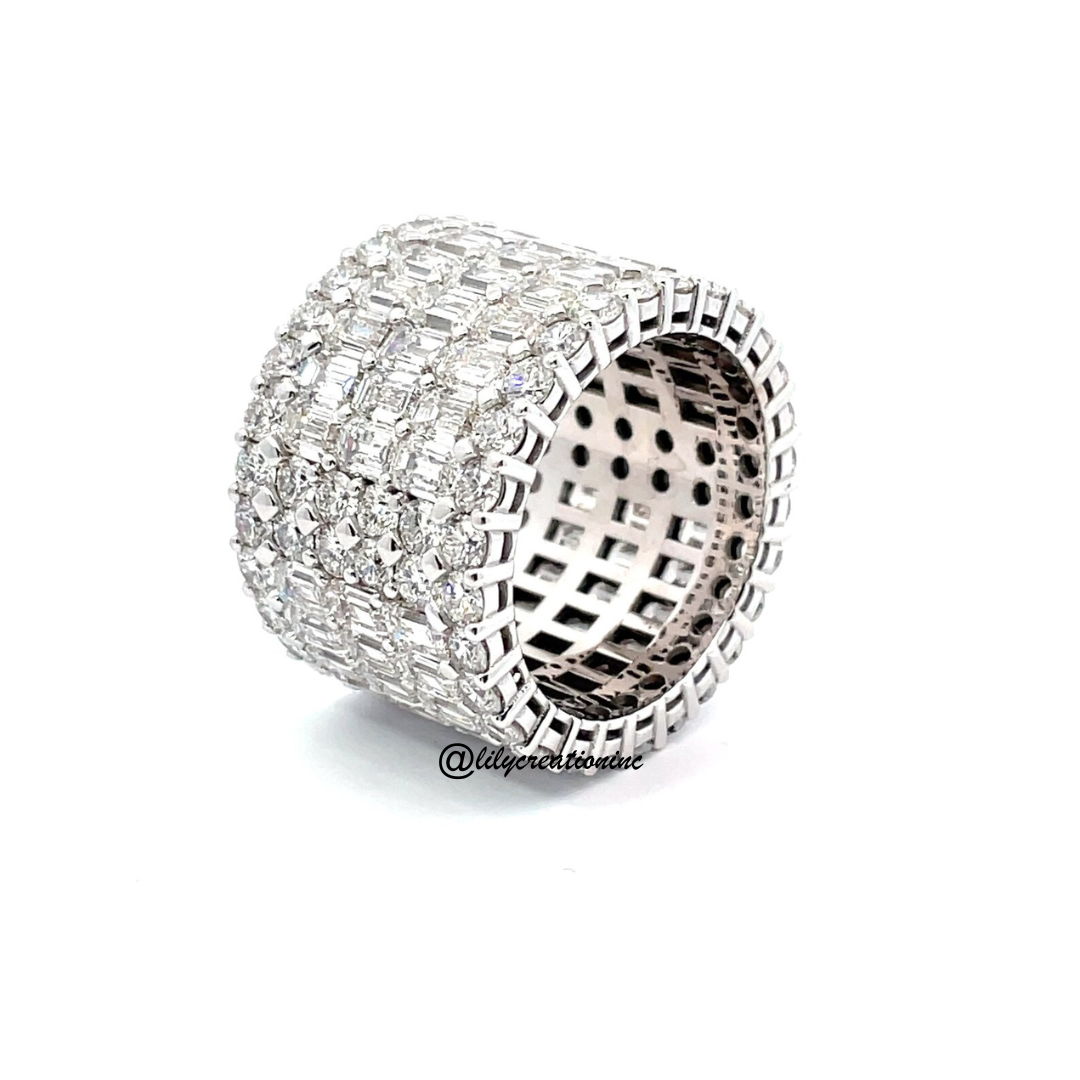 21.49 Carat 18mm Emerald & Round Cigar Diamond Eternity Band