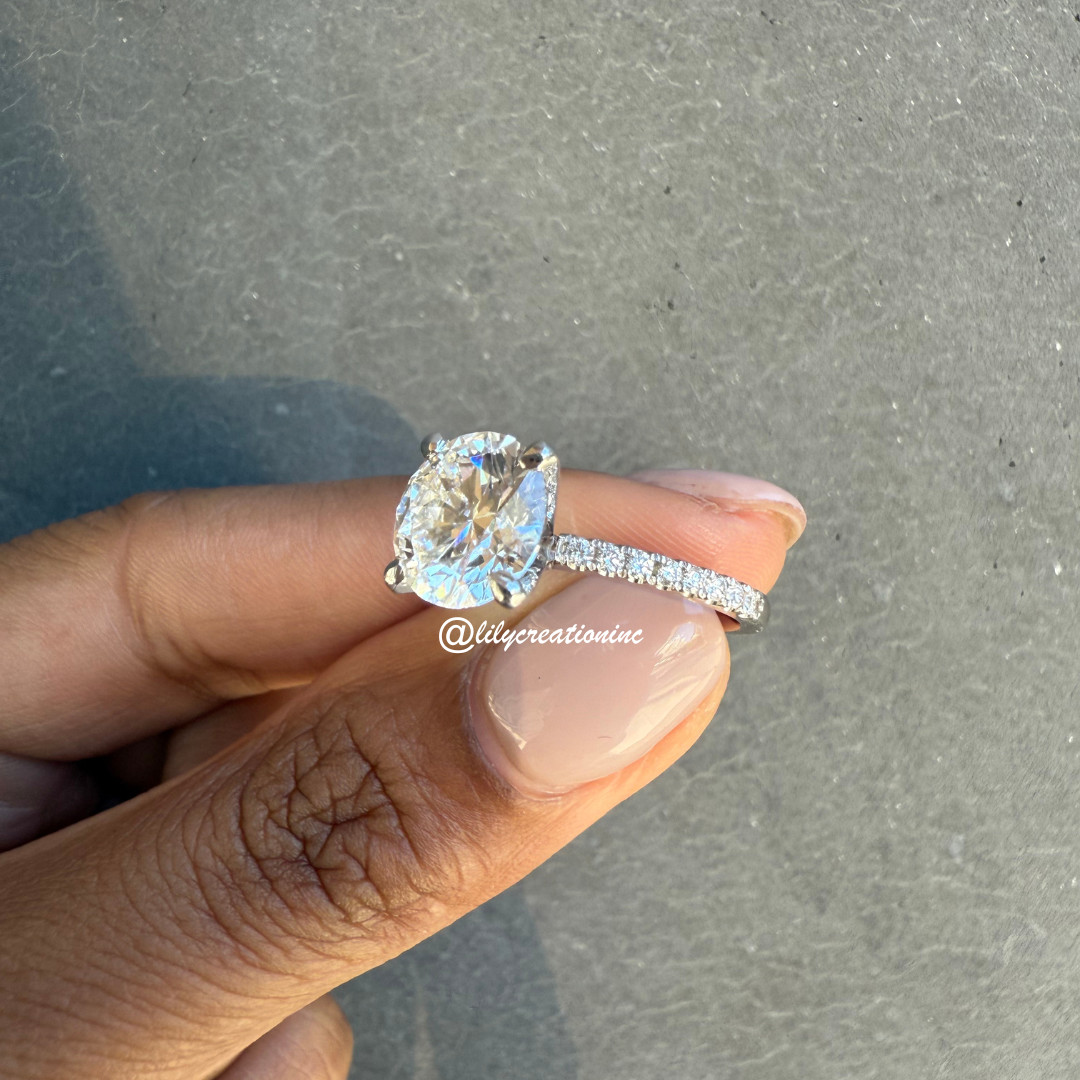 Round Diamond Engagement Ring With 1/2 Coverage Side Stones