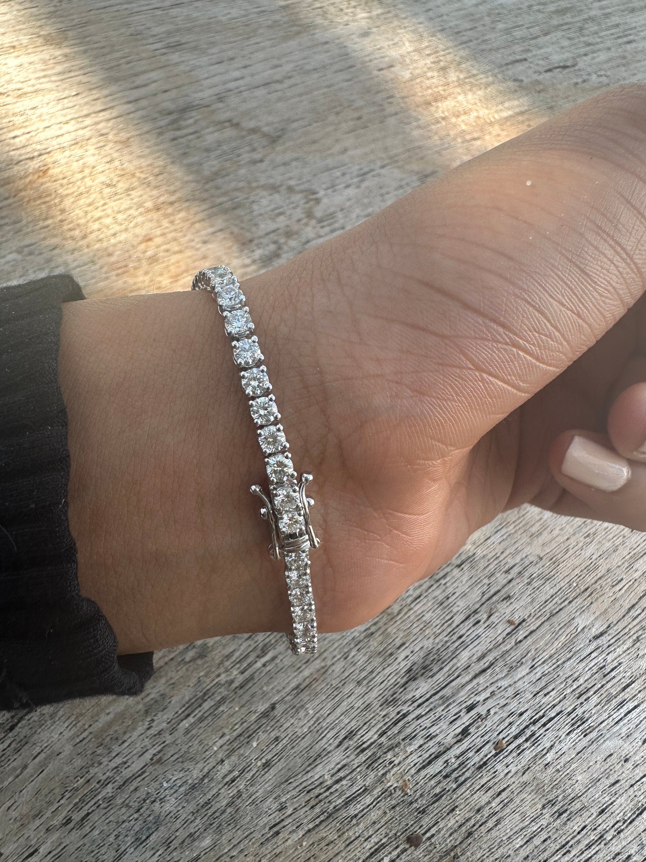 14K White Gold Rounded Diamond Tennis Bracelet