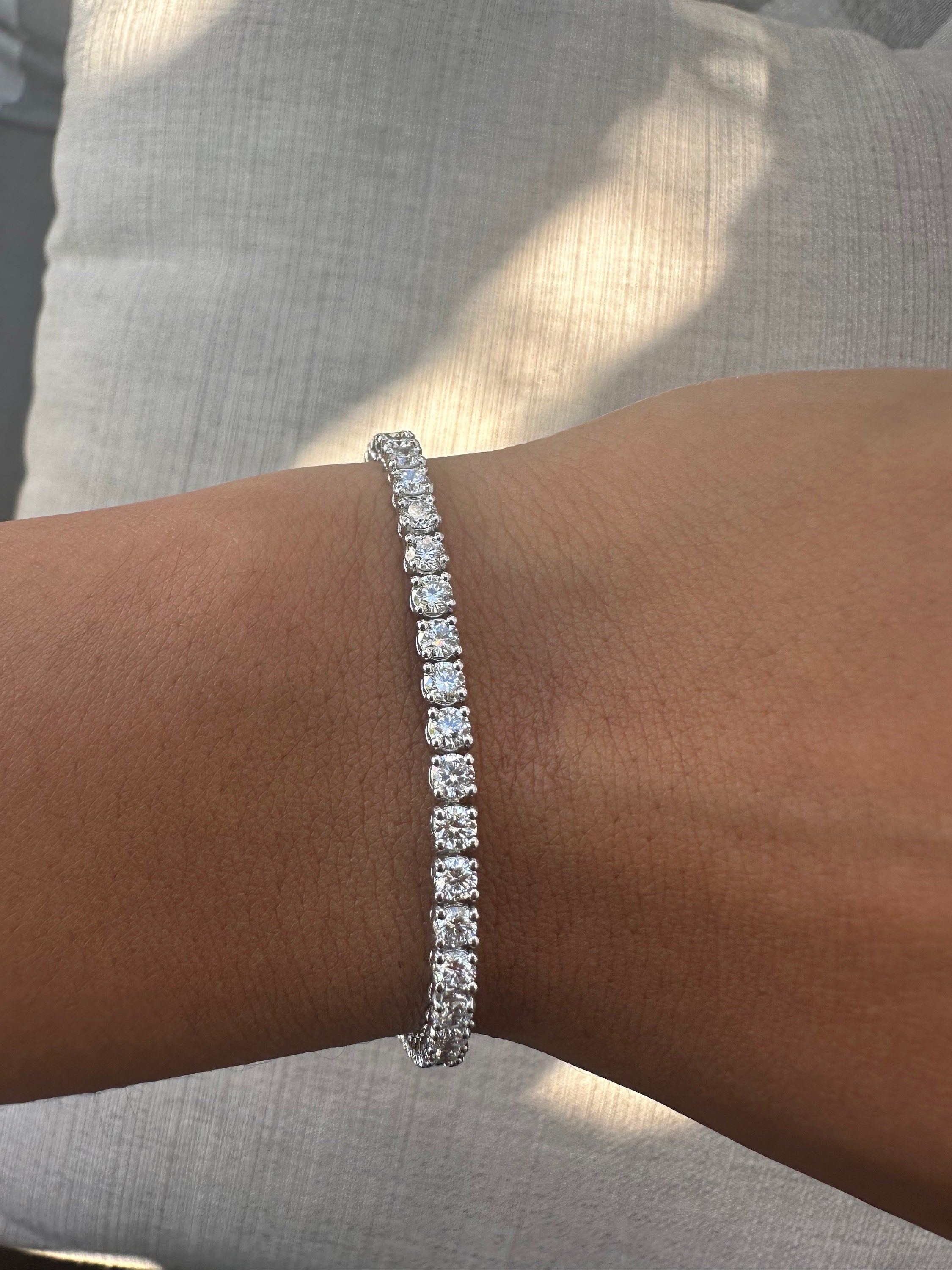 14K White Gold Rounded Diamond Tennis Bracelet